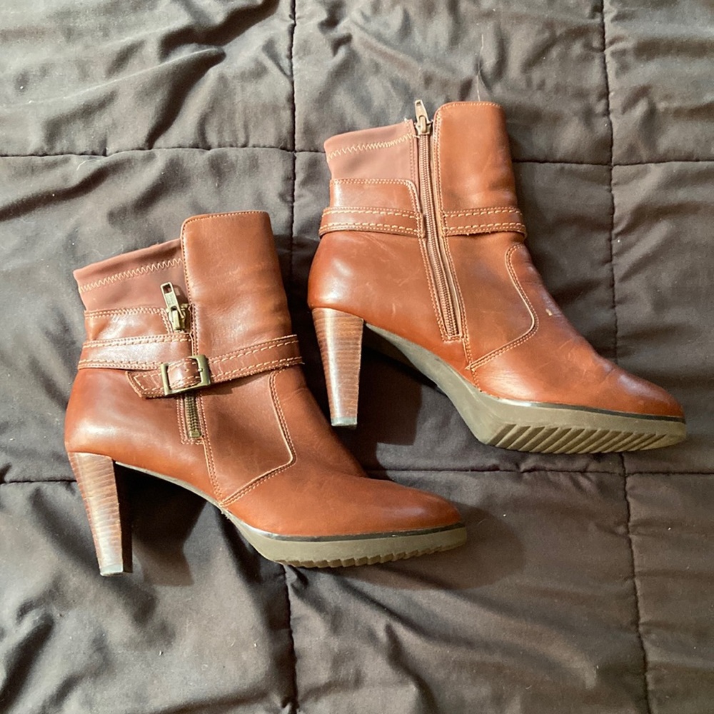 Womens size 8 brown booties